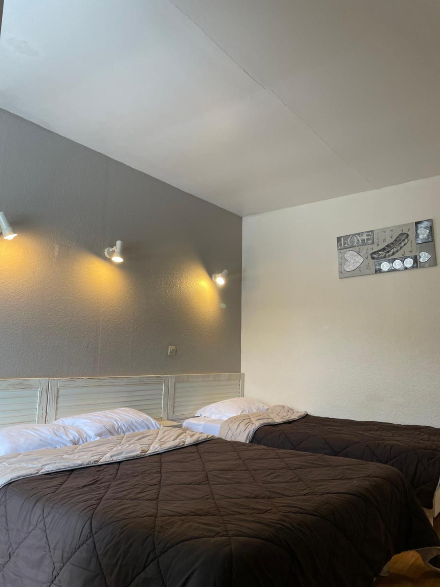 Hotel Auberge Des Charmilles Sainte-Soulle Room photo