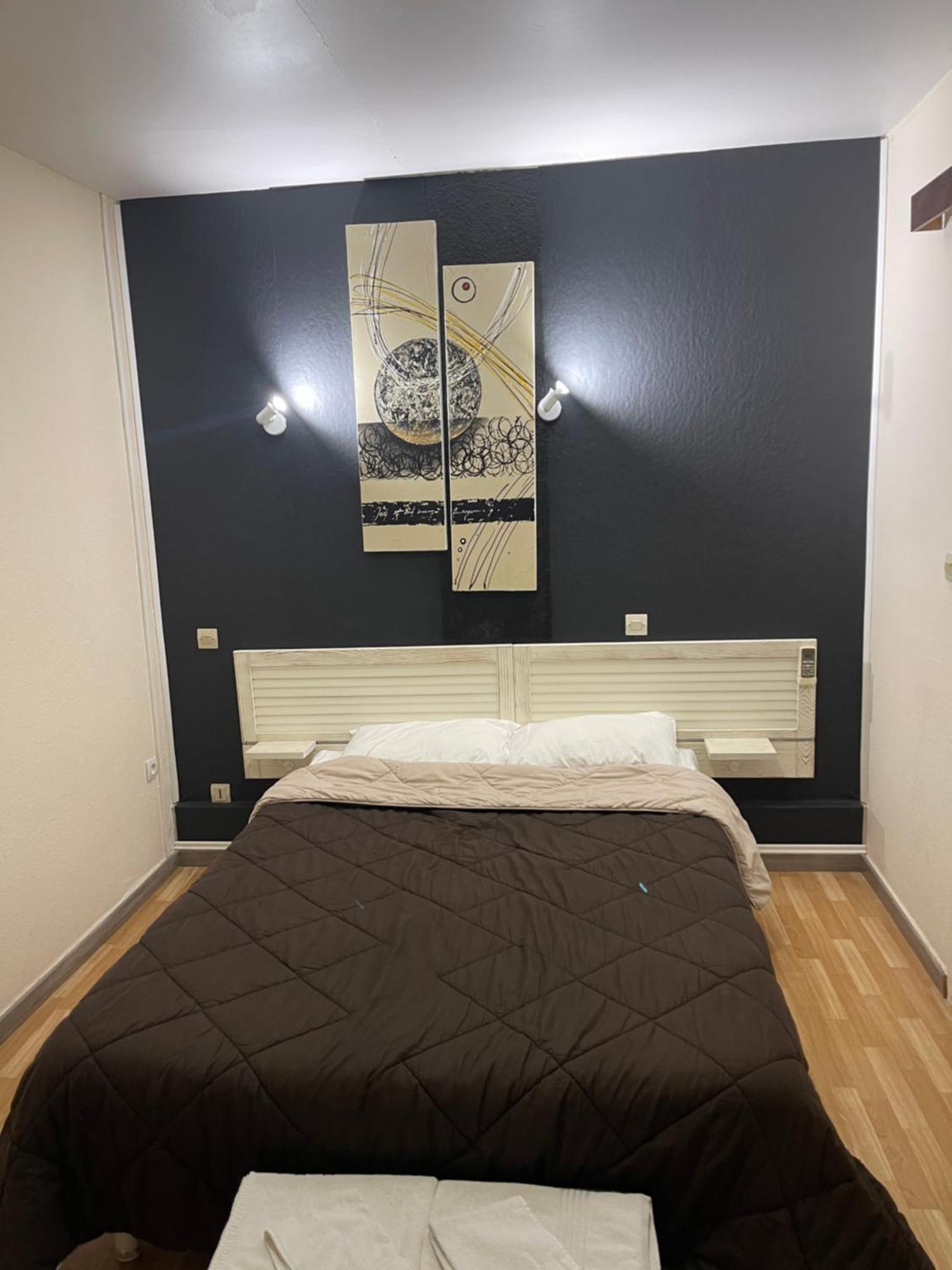 Hotel Auberge Des Charmilles Sainte-Soulle Room photo