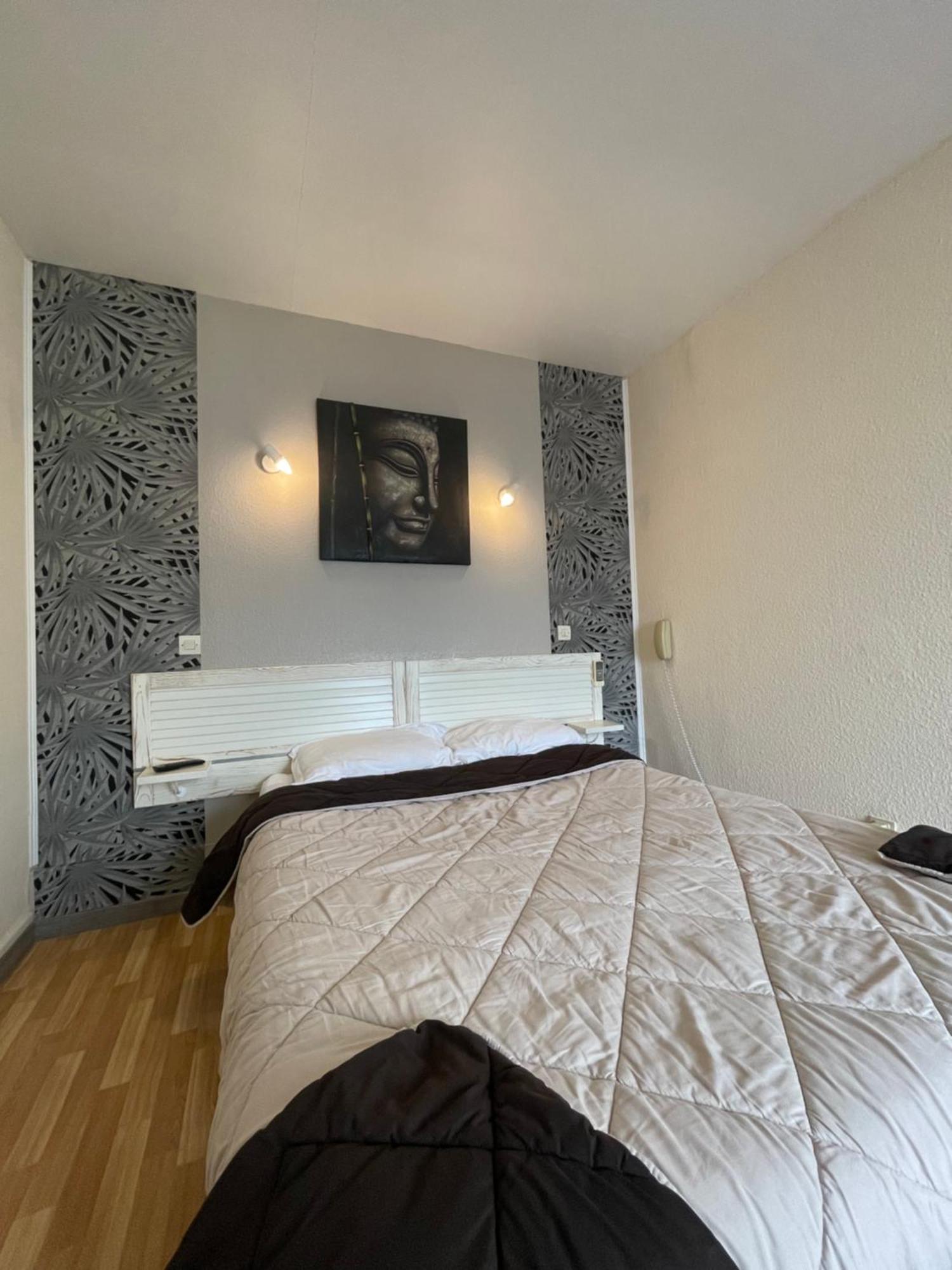 Hotel Auberge Des Charmilles Sainte-Soulle Room photo