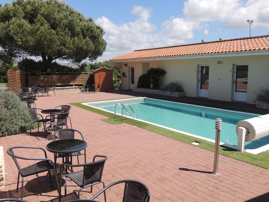 Hotel Auberge Des Charmilles Sainte-Soulle Room photo