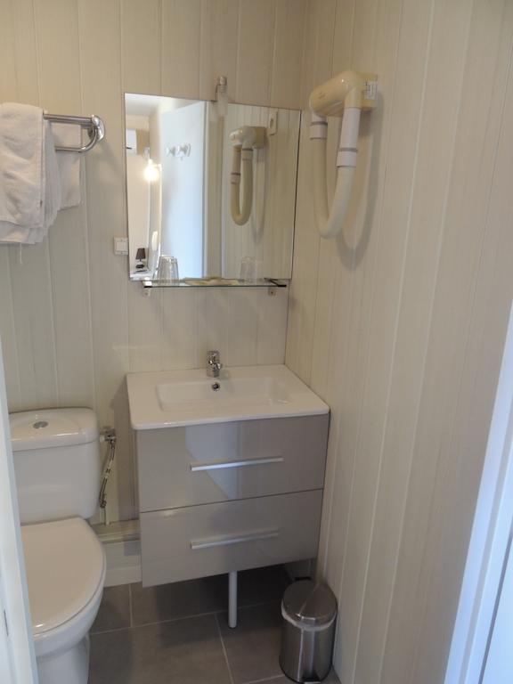 Hotel Auberge Des Charmilles Sainte-Soulle Room photo